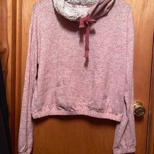 Junior's Funnel-Neck Sherpa acci Тор.
Color: Marled apple butter